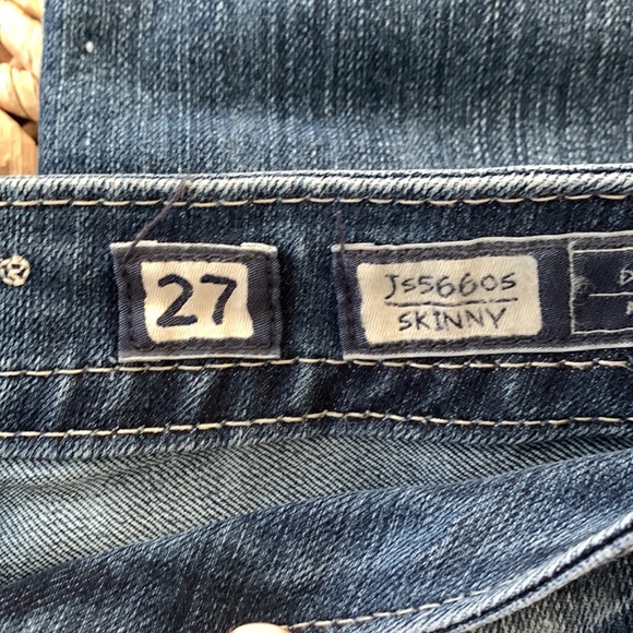 Miss Me Destructed Embroidered Skinny Jean 27 NWOT - Picture 11 of 16